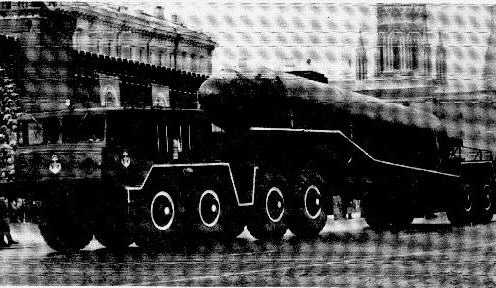 25 KB b w side view on the Red Square MAZ537 108 